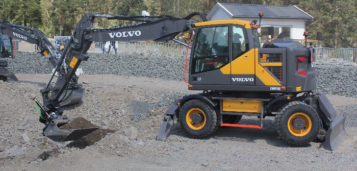 Volvo CE marks 60 years of live demos