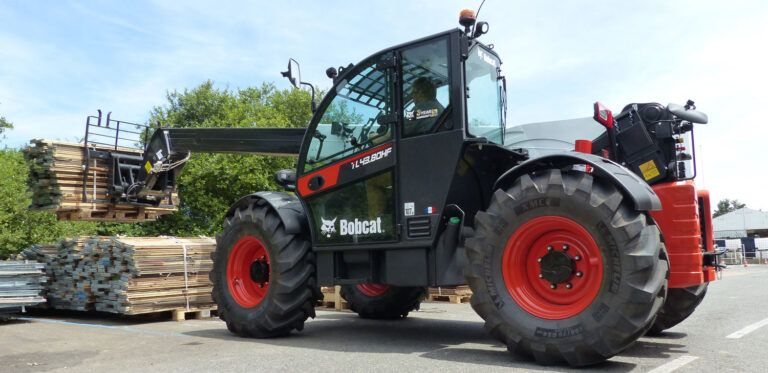 Bobcat launches new compact telehandler for heavy-lift applications