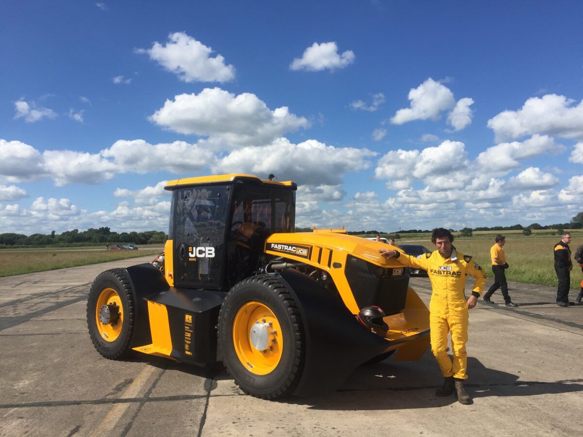 JCB smashes British tractor speed record Industrial Vehicle