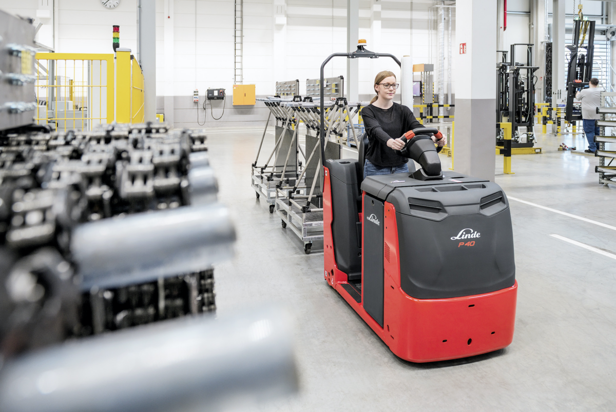 Linde Material Handling offers new tow tractor series | Industrial ...