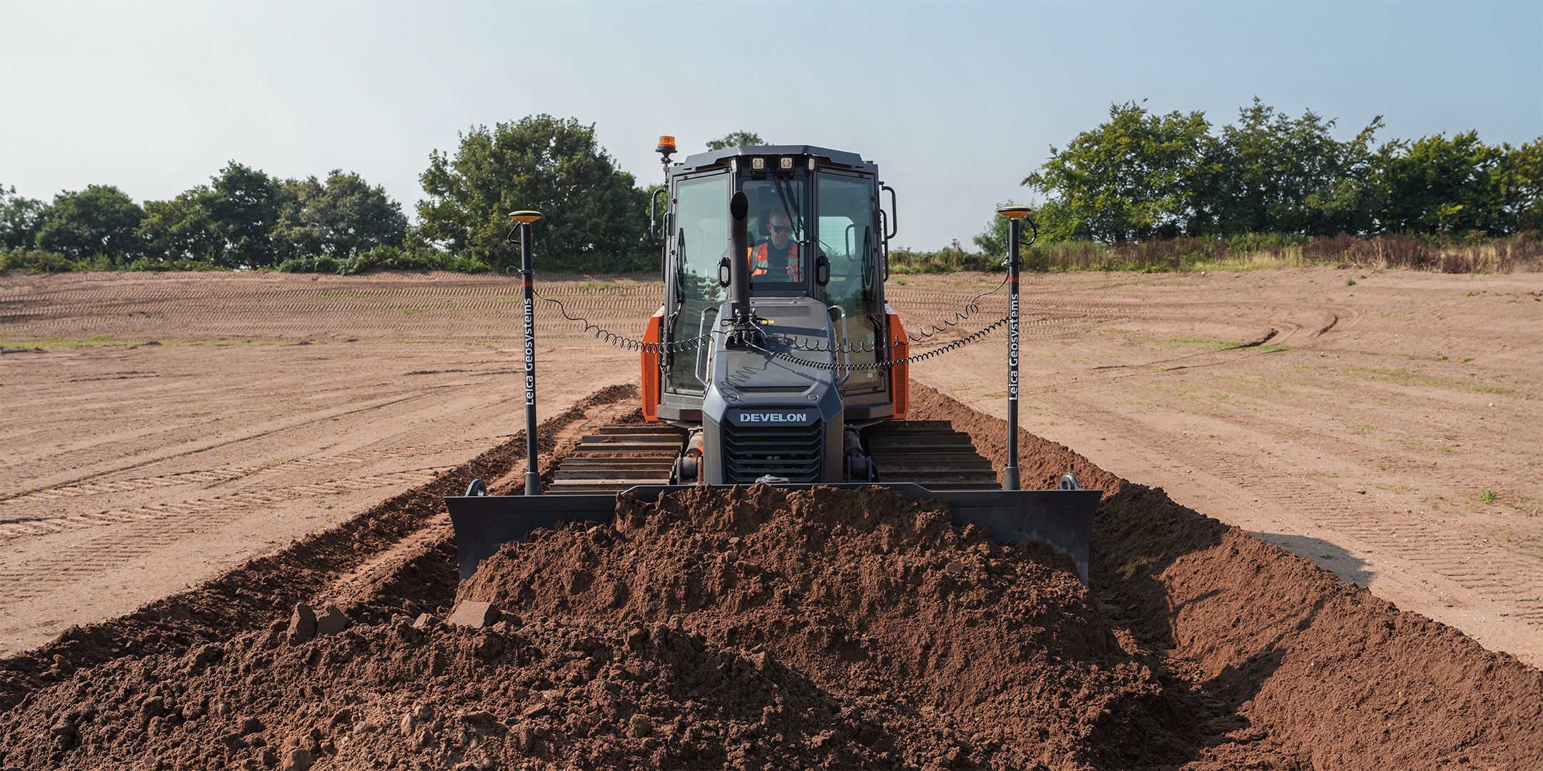 Develon expands dozer machine control with Leica Geosystems