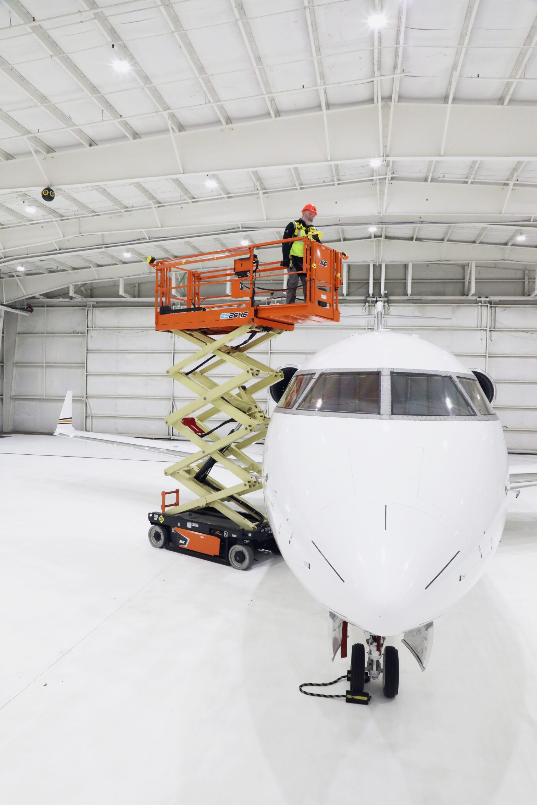 JLG unveils new Aviation Package for ES2646 electric-drive scissor lifts