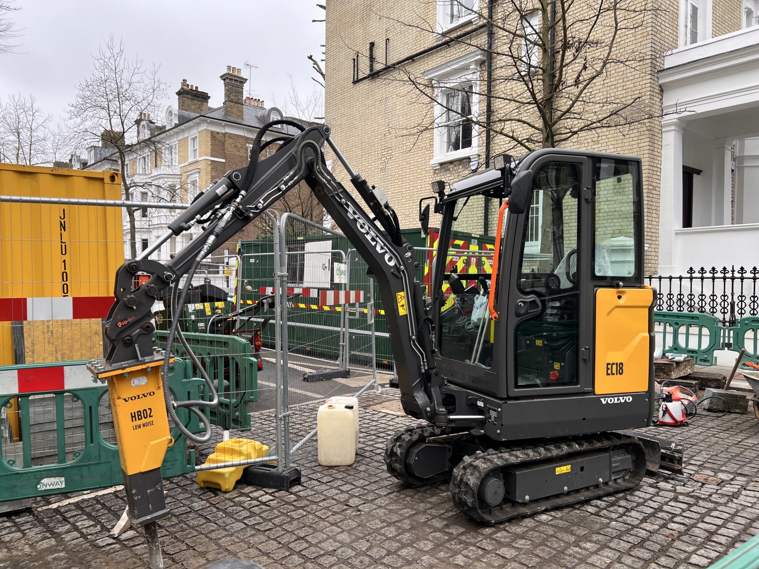Transport for London trials mobile charging with EVs from Volvo CE