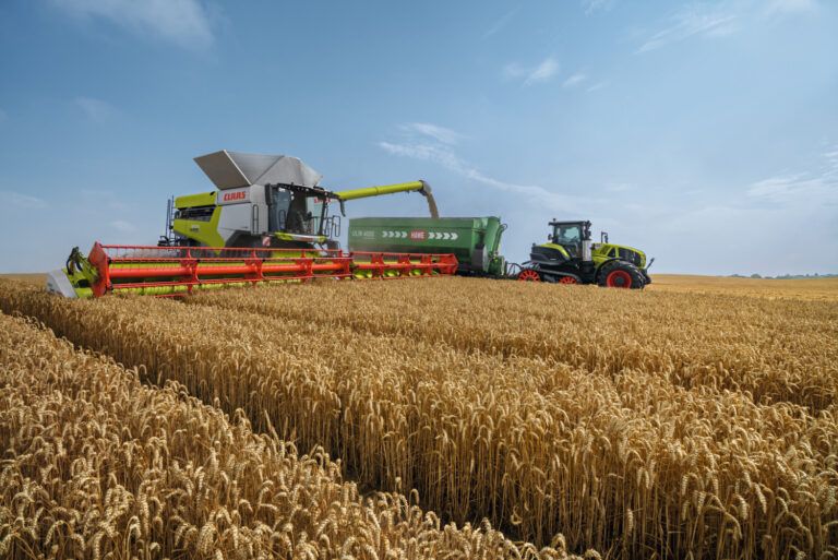 The Lexion 8700 / 8700 Terra Trac in a field