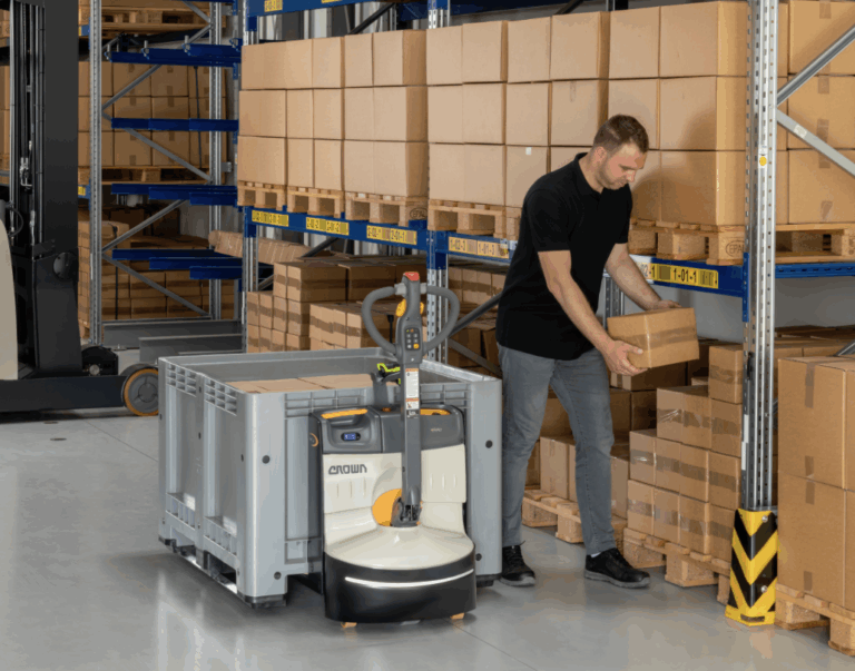 Crown launches new WJ 50 series electric pallet truck The WJ 50 Series electric pallet truck from Crown in a warehouse