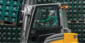 The EFG 425 electric in a warehouse being operated by a worker