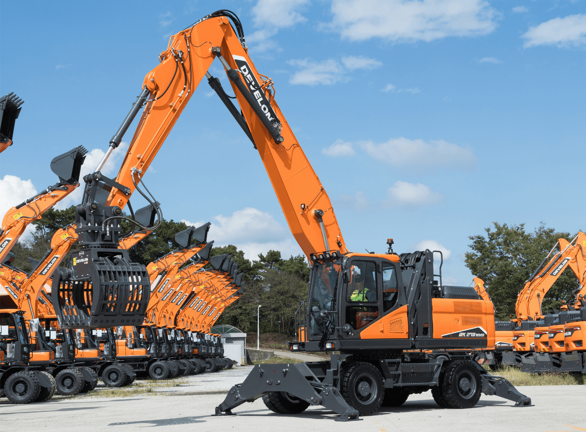 Develon introduces new DX270WMH-7 wheeled material handler