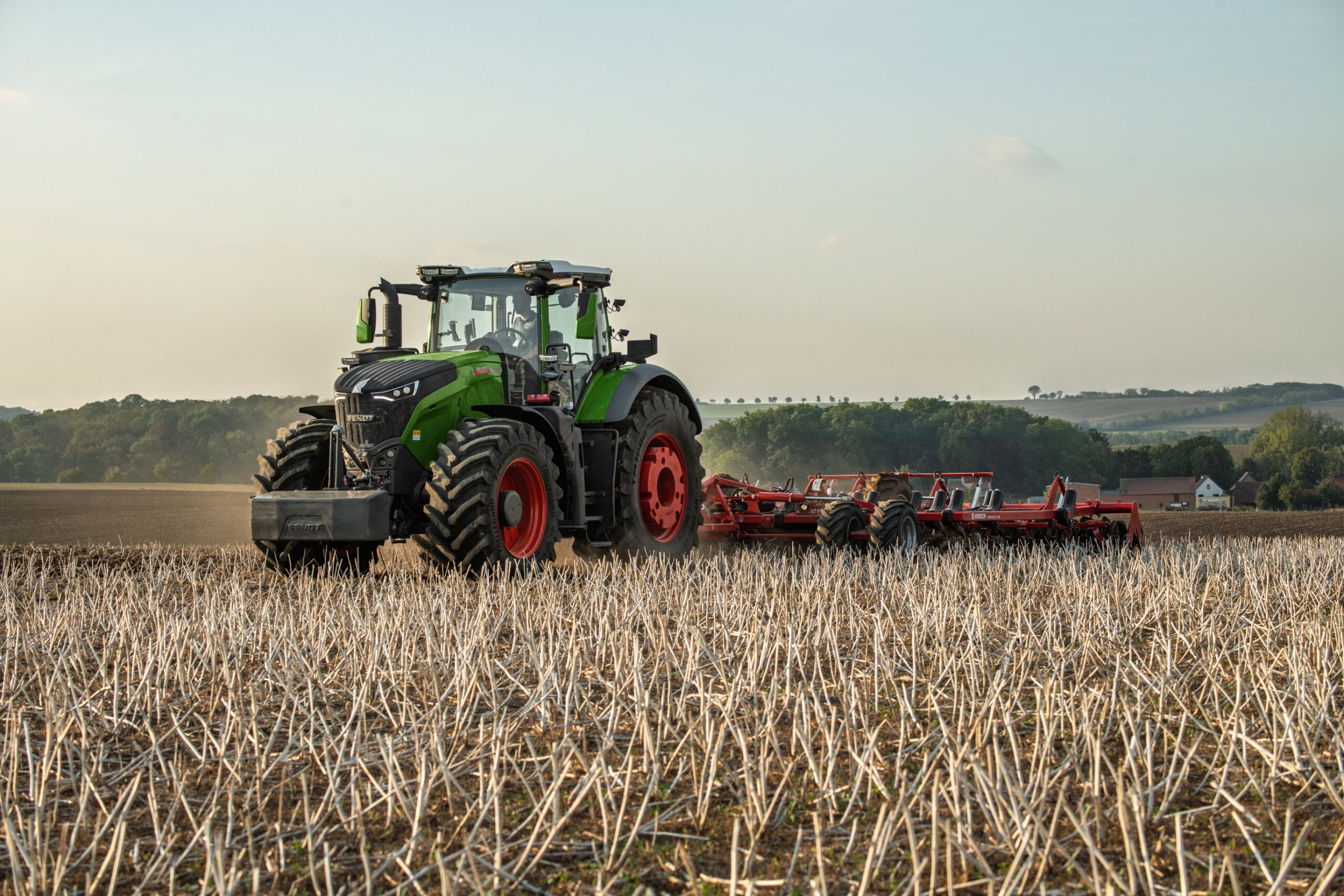 The Fendt 1000 Vario Gen4 tractor in a field