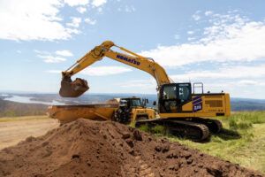 The PC220LCi-12 excavator