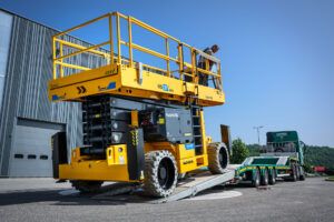The HS21 E electric scissor lift