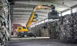 The LH 18 M Industry compact material handling machine