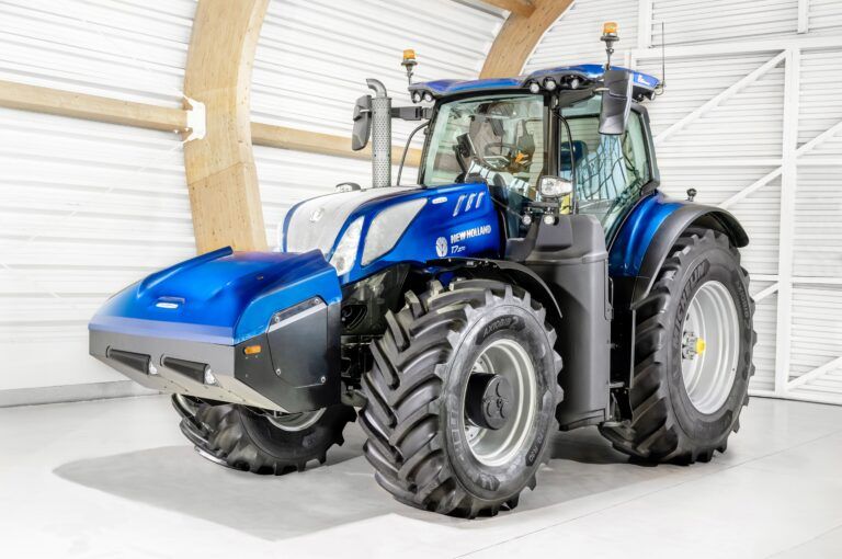 New Holland's T7.270 Methane Power CNG (Compressed Natural Gas) tractor