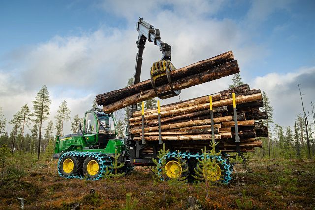 The 1610G lifting logs
