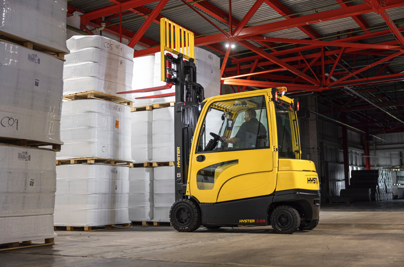 The Hyster J45-70A lifting boxes