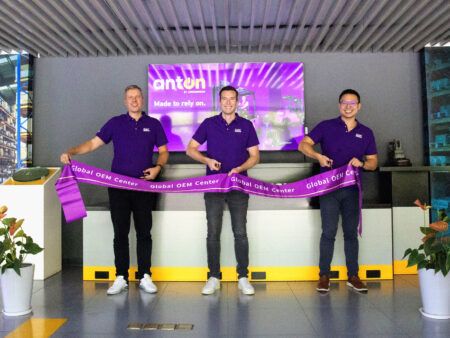 From left to right: René ten Kortenaar, director of GOC (Jungheinrich Asia-Pacific), Torsten Gerhardt, vice president global portfolio (Jungheinrich AG), Jun Ye, head of operations GOC (Jungheinrich AG)