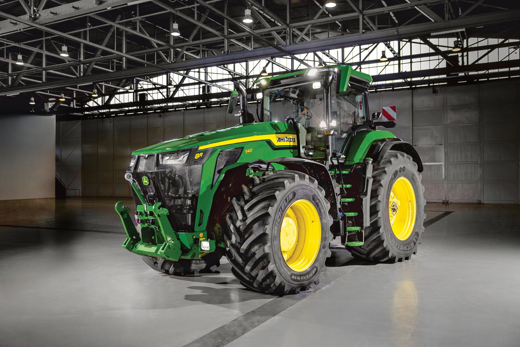 John Deere launches world’s most powerful standard-design tractor with new 8R/8RX lineup