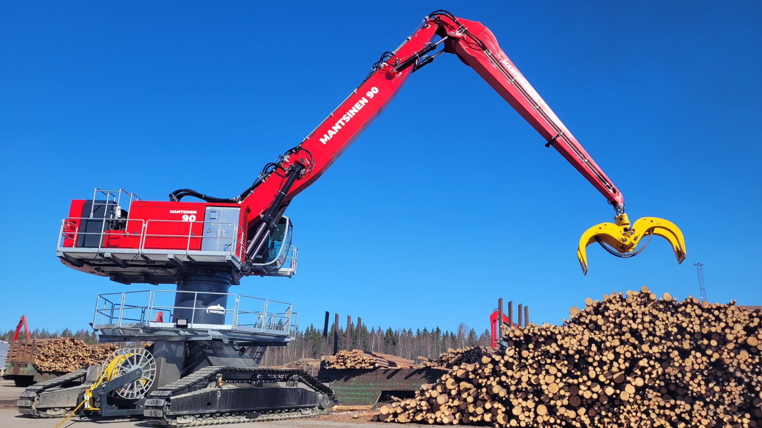 Mantsinen unveils redesigned material handler with Epec-developed Gen3 control system