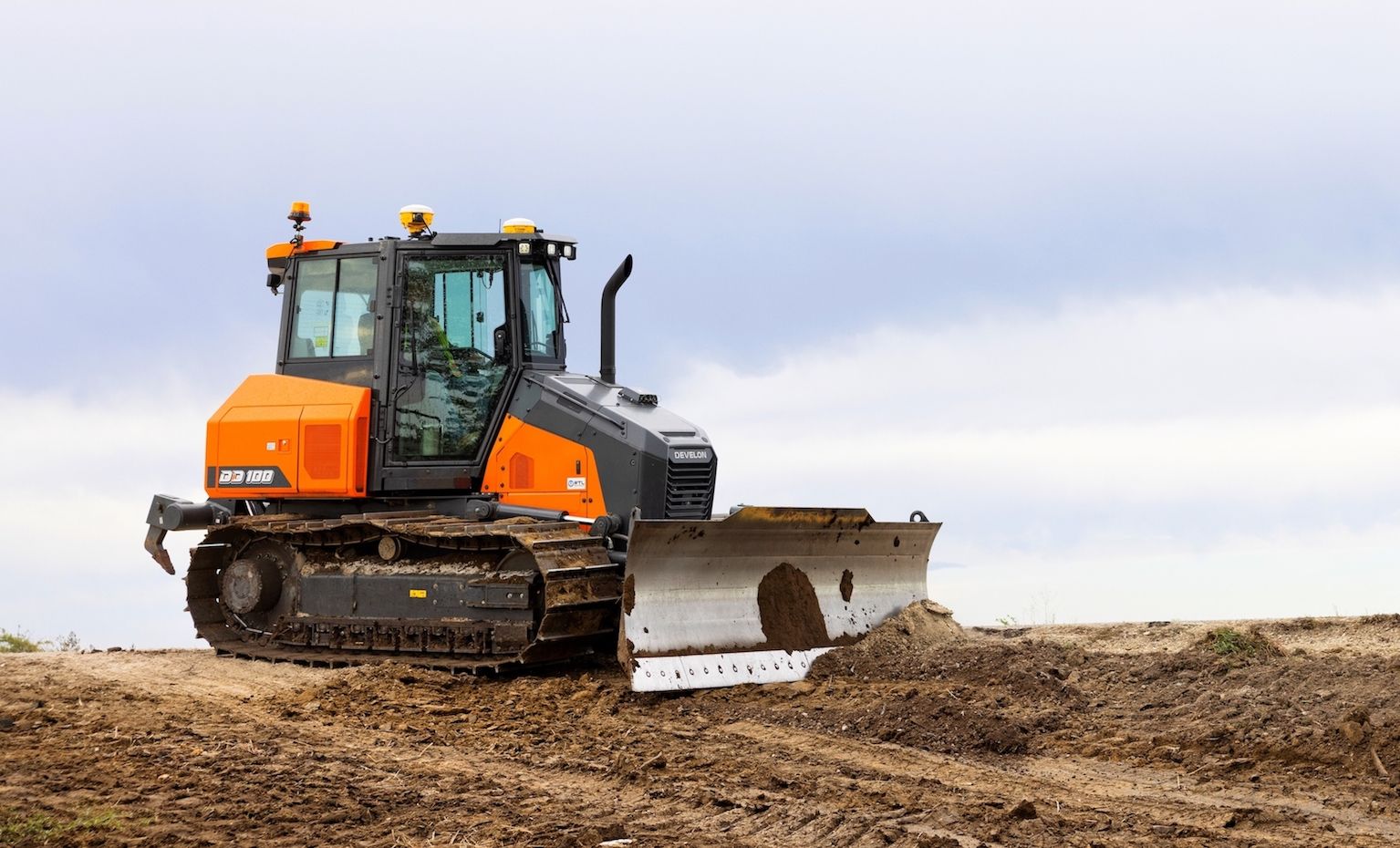 Develon expands dozer lineup with new DD100 for precision grading
