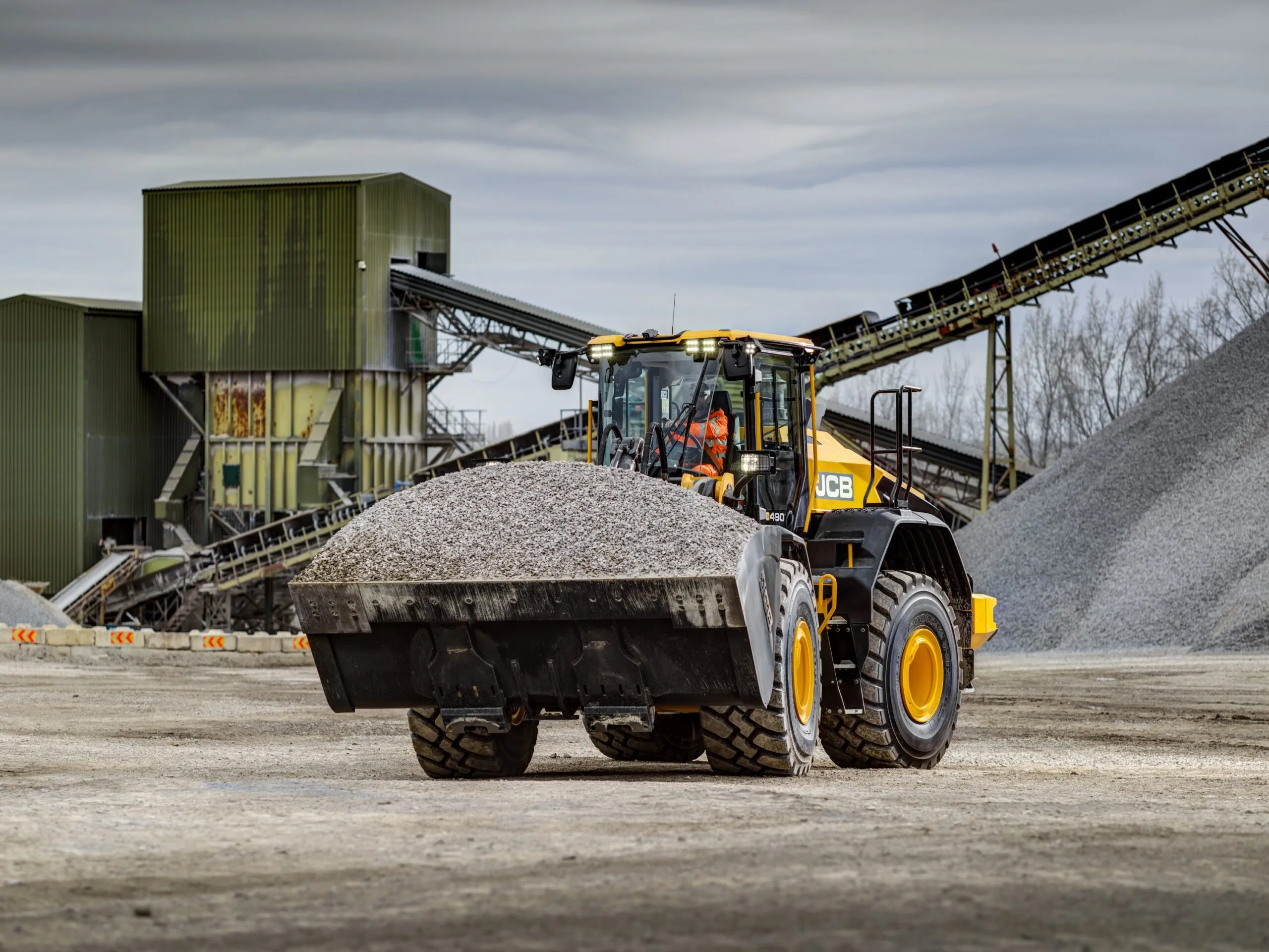 Pin Loading Automatic Machine JCB previews new 480 and 490 wheeled loaders at Hillhead 2026 ...