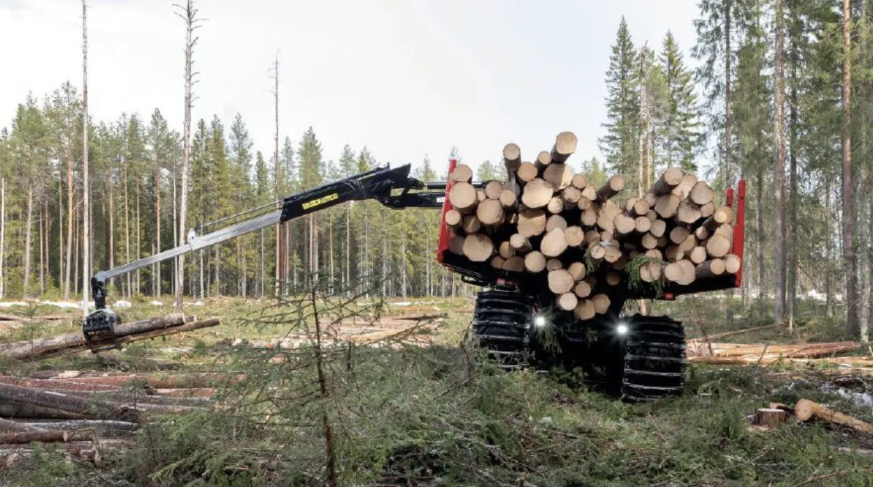 CASE STUDY: Komatsu's largest product forwarder