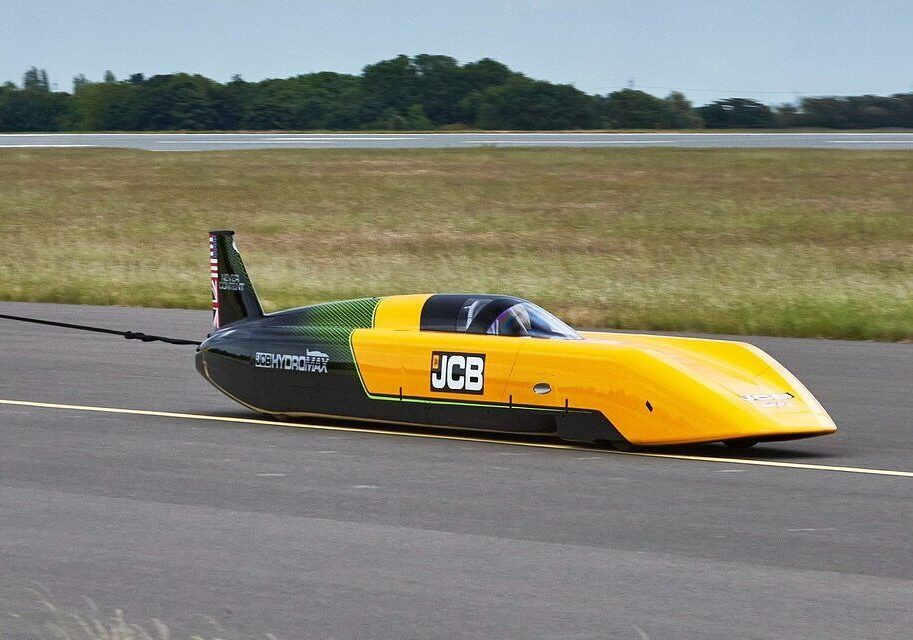 JCB Hydromax begins UK testing before world record attempt