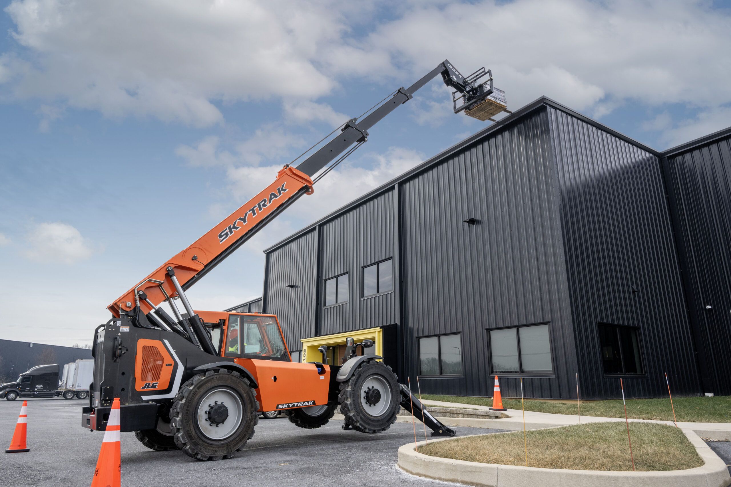 JLG redesigns SkyTrak telehandlers