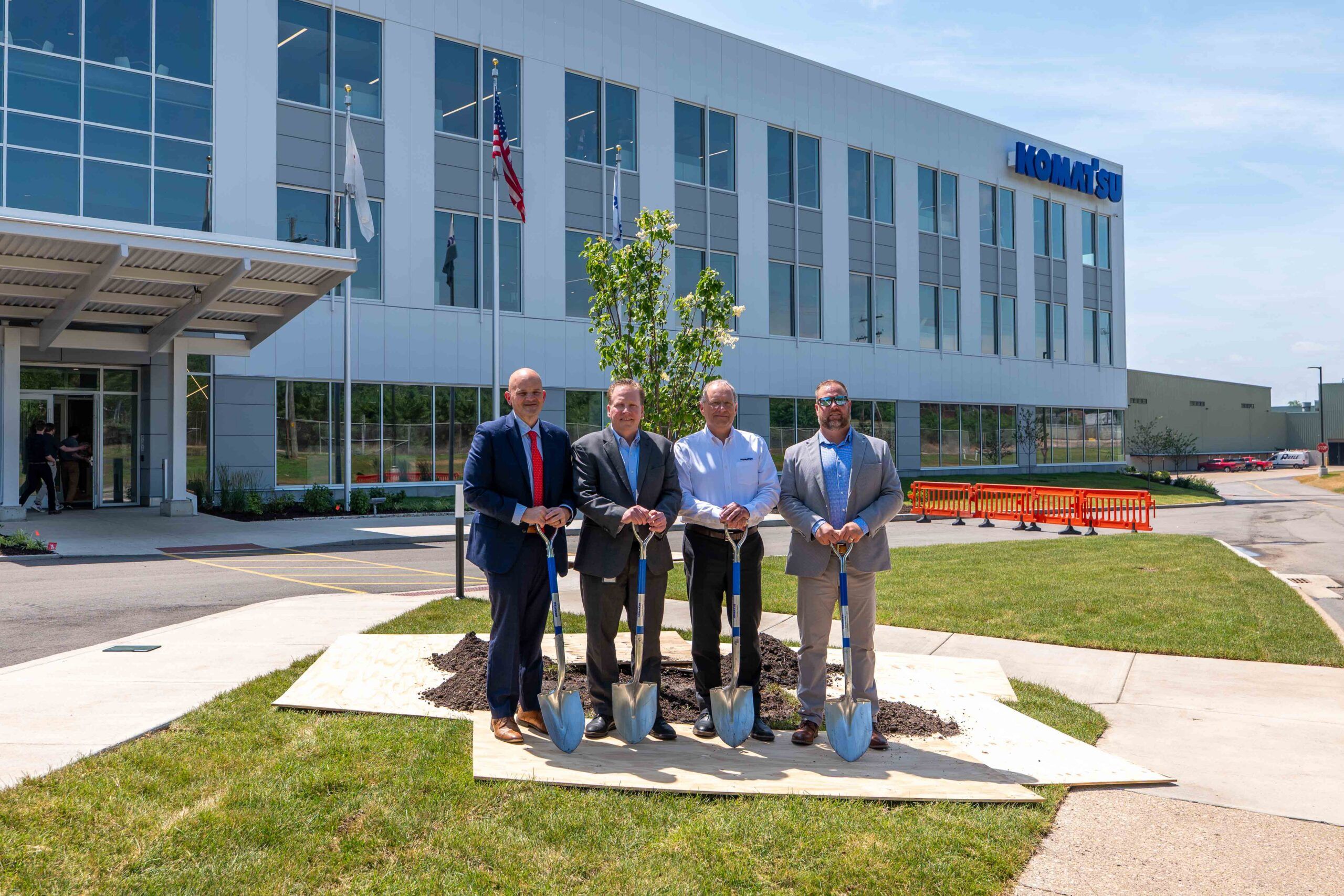 Komatsu completes new Peoria facility for mining business