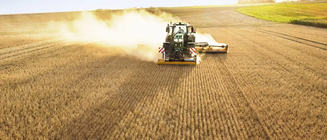 John Deere updates 6M tractor series