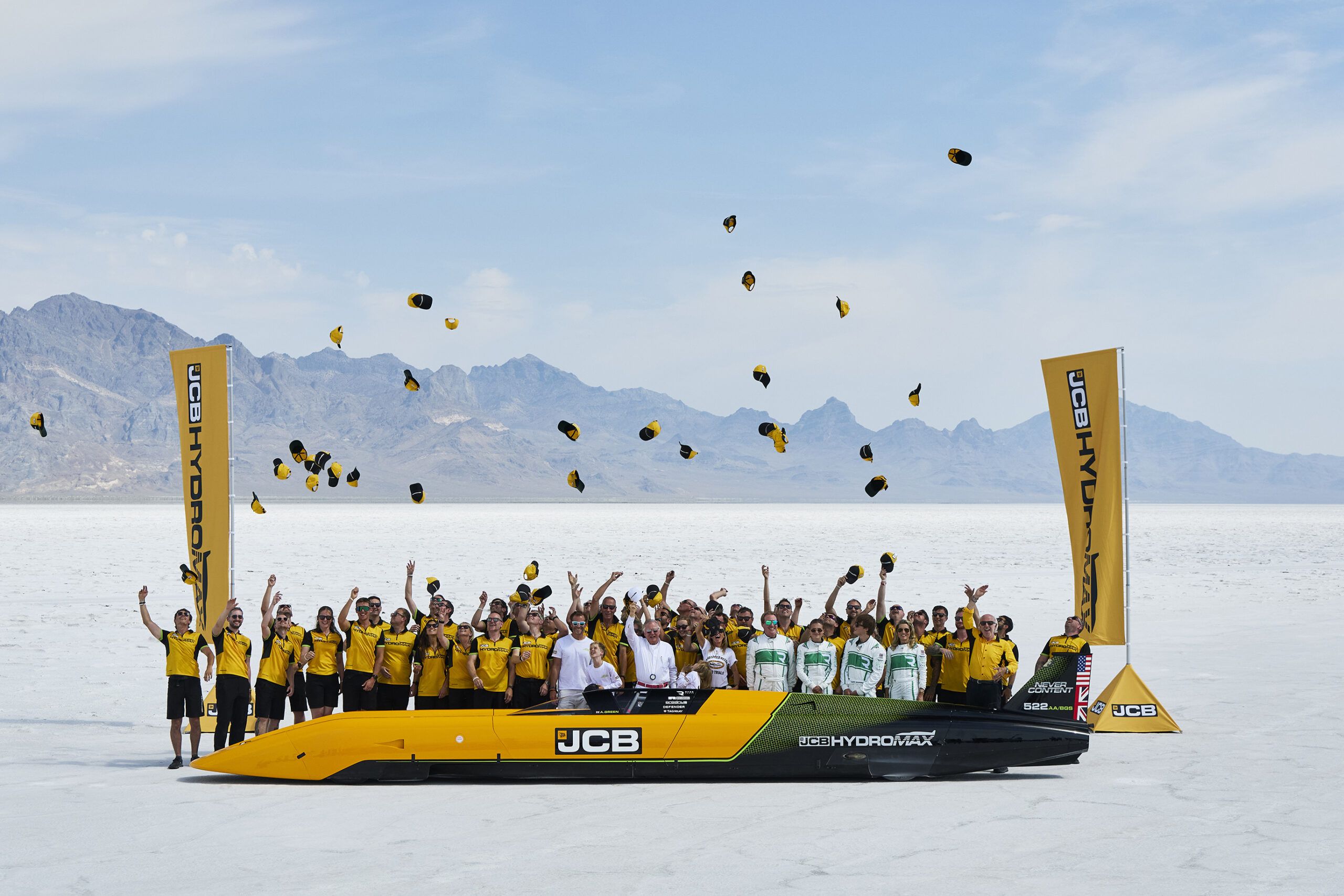 Hydrogen-powered JCB Hydromax sets world land speed record