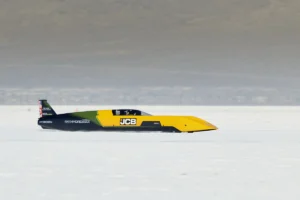 JCB Hydromax hydrogen-powered streamliner in profile on the Bonneville Salt Flats